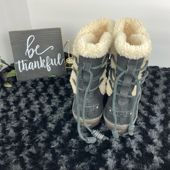 UGG Akadia Boots - Picture 3 of 11